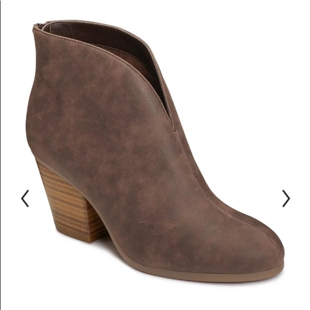 Aerosols tan color ankle boots